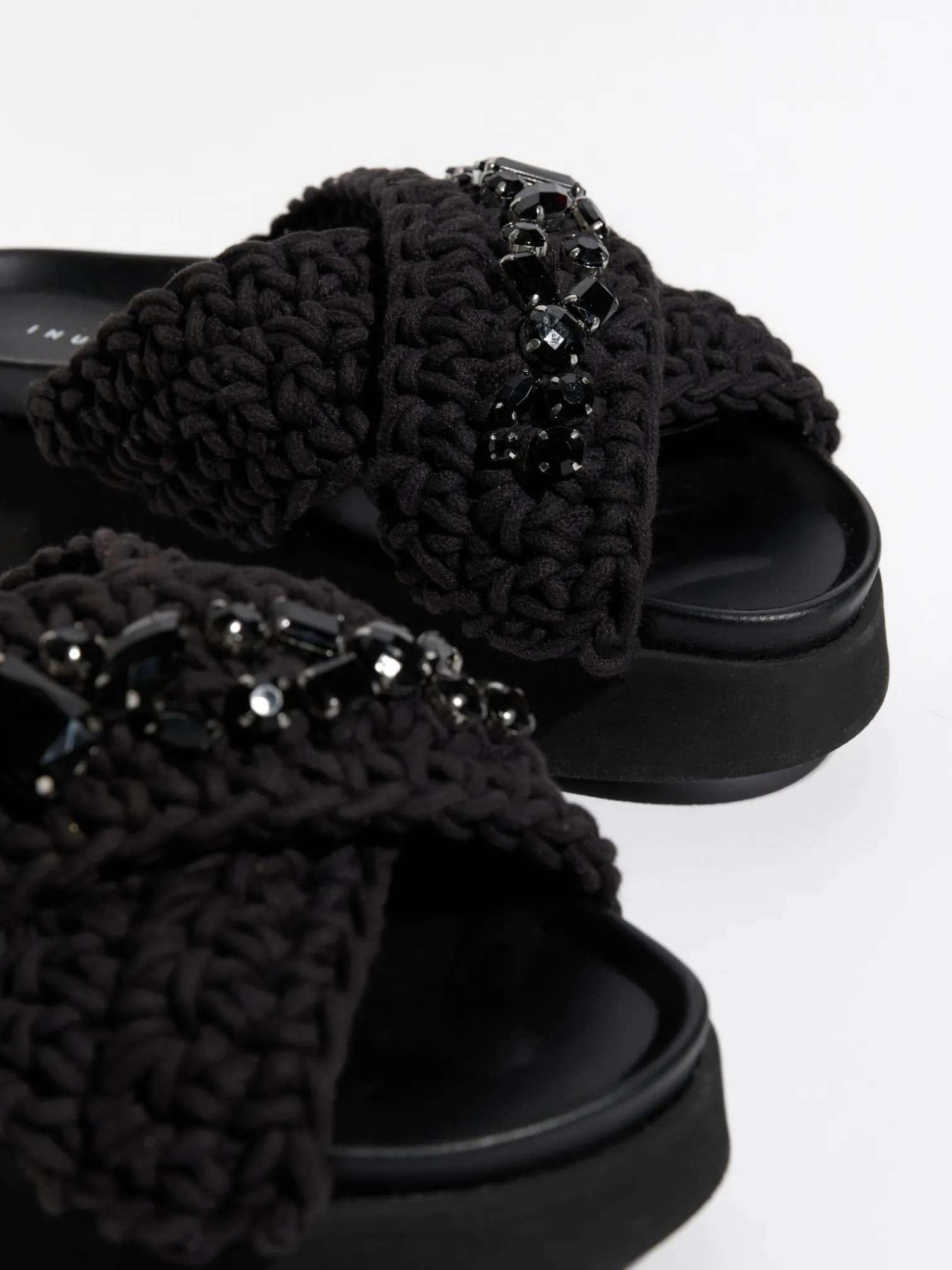 INUIKKI SANDAL WOVEN STONES TRUE SLIPPER BLACK